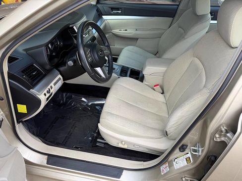 Used 2010 Subaru Legacy 2.5i Premium image 2