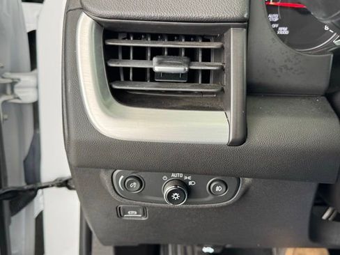 Used 2023 GMC Terrain SLT w/ Infotainment Package II image 35