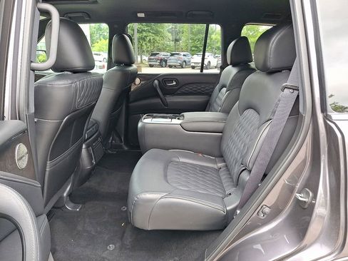 Used 2024 INFINITI QX80 Sensory image 12