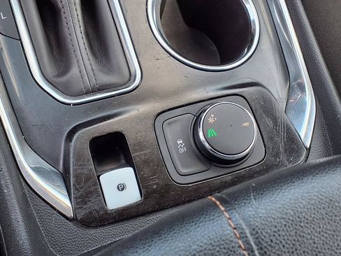 Used 2018 Chevrolet Traverse LT FWD image 29