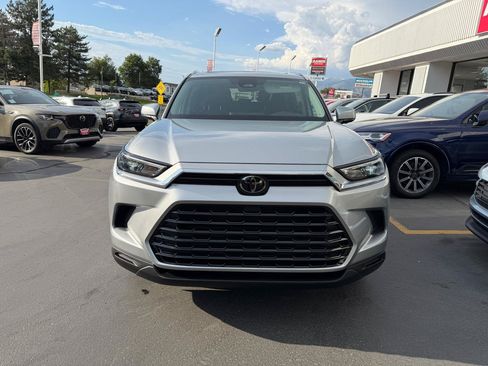 Used 2024 Toyota Grand Highlander AWD image 11
