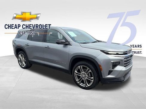 Used 2025 Chevrolet Traverse LT w/ Enhanced Driving Package AWD/4WD image 7