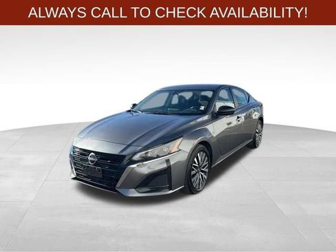Used 2024 Nissan Altima 2.5 SV image 3