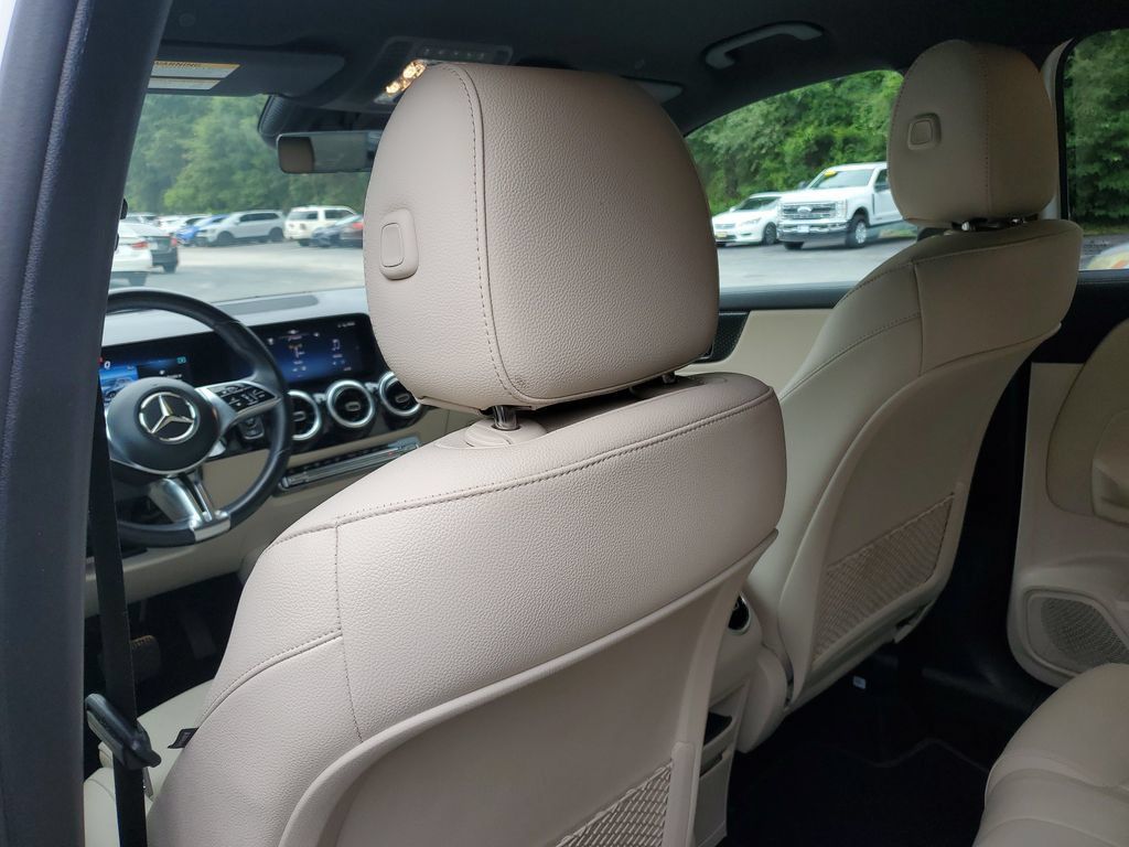 Used 2025 Mercedes-Benz GLA 250 4MATIC image 15