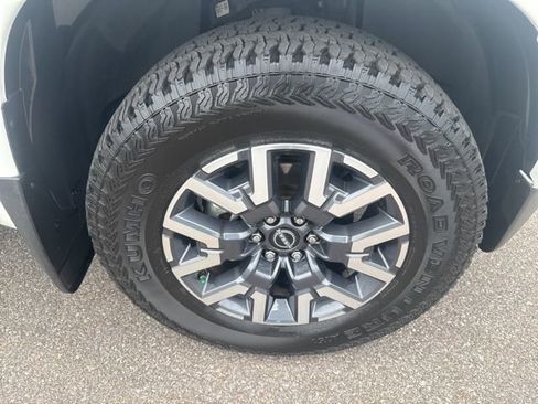 Used 2024 Nissan Frontier SL w/ Technology Package image 13