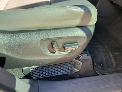 Used 2022 Toyota Sienna XLE FWD image 6