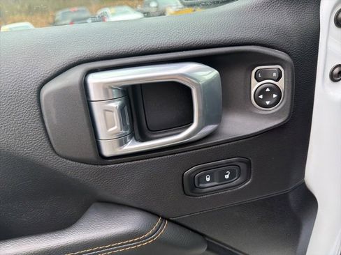 Used 2021 Jeep Gladiator Overland image 11