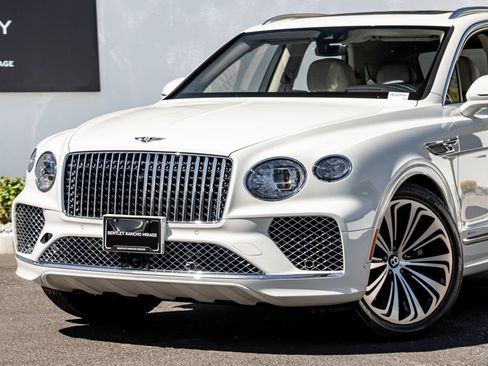 Used 2024 Bentley Bentayga AWD/4WD image 8