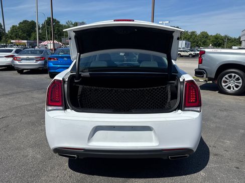 Used 2022 Chrysler 300 Touring w/ Sport Appearance Package RWD image 18
