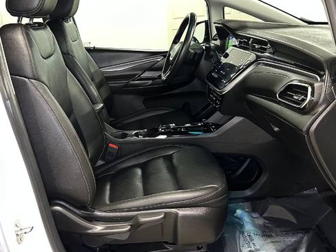 Used 2023 Chevrolet Bolt LT w/ Infotainment Package FWD image 21