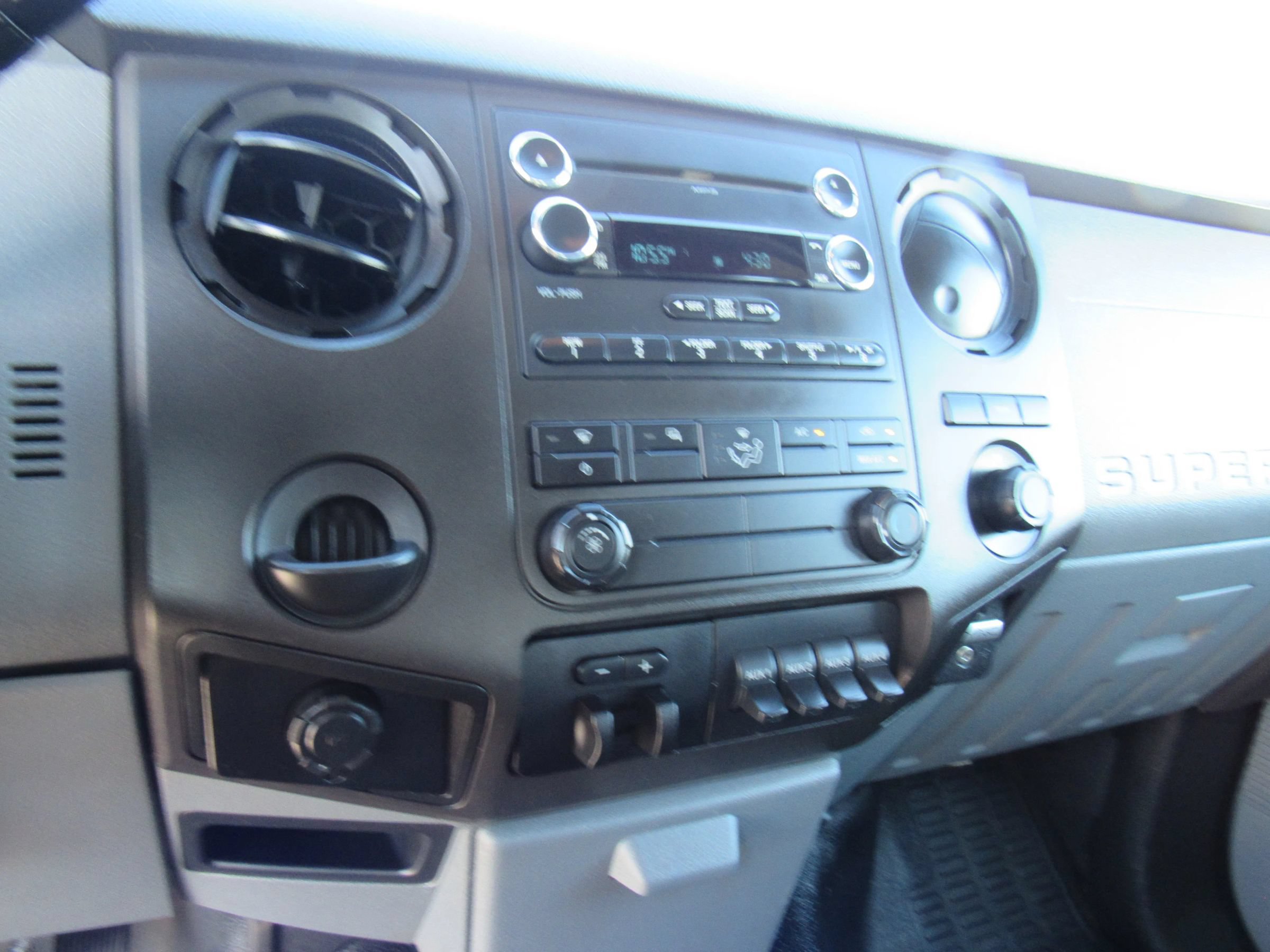 Used 2015 Ford F550 2WD Crew Cab Super Duty image 13