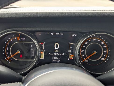 Used 2018 Jeep Wrangler Unlimited Sahara image 17