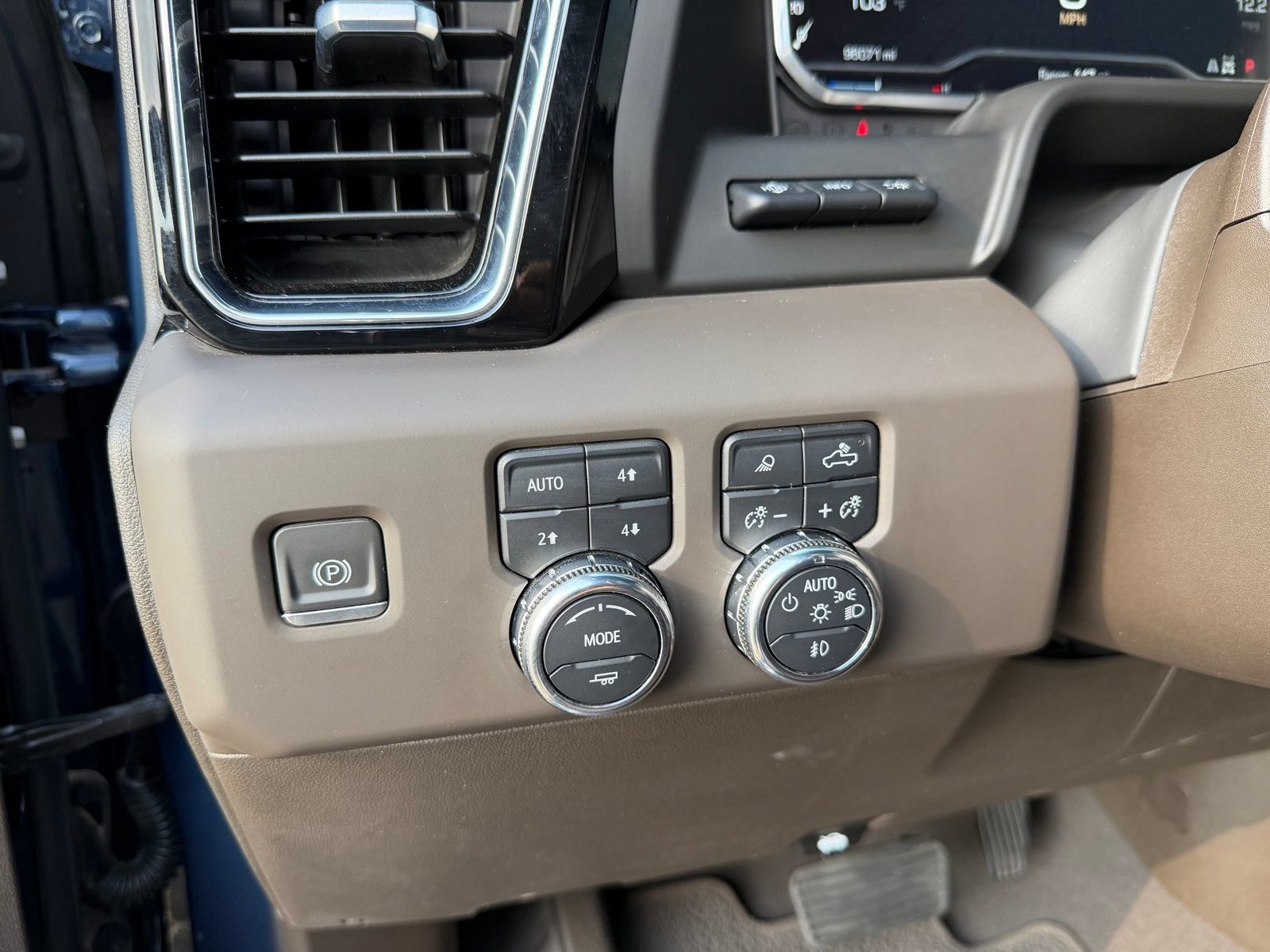 Used 2023 GMC Sierra 1500 Denali w/ Denali Reserve Package AWD/4WD image 17