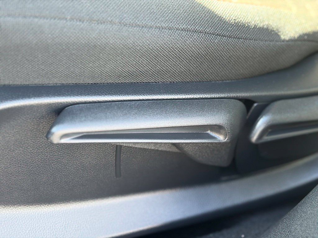Used 2025 Honda HR-V Sport image 18