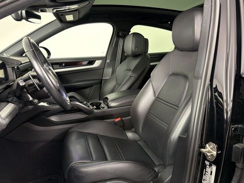 Certified 2024 Porsche Cayenne Coupe AWD/4WD image 5