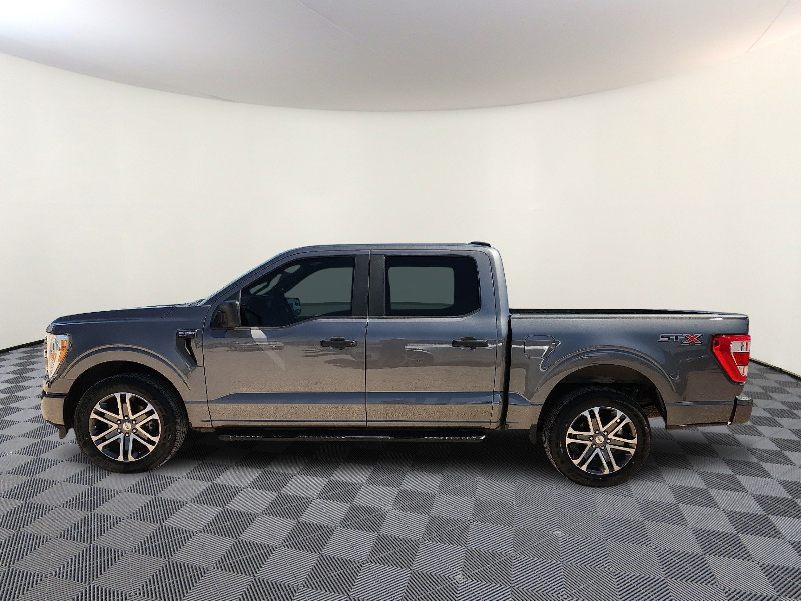 Used 2021 Ford F150 XL w/ STX Appearance Package RWD image 2
