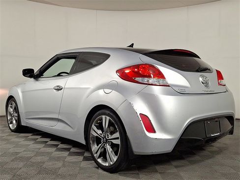 Used 2017 Hyundai Veloster Value Edition image 7