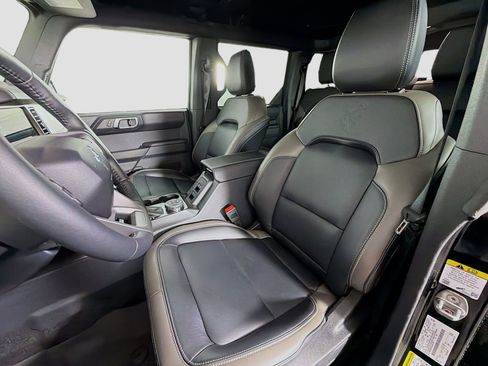 Used 2025 Ford Bronco Outer Banks w/ Sasquatch Package AWD/4WD image 12
