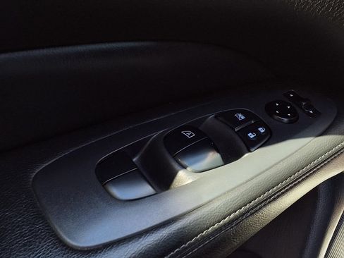 Used 2020 Nissan Pathfinder S FWD image 17