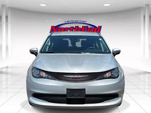 Used 2023 Chrysler Voyager LX FWD image 2