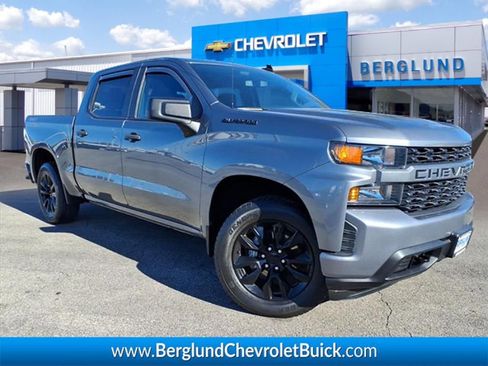 Used 2022 Chevrolet Silverado 1500 Custom image 1