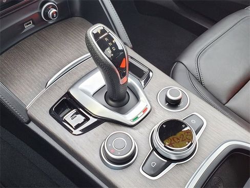 Used 2023 Alfa Romeo Stelvio Ti image 36