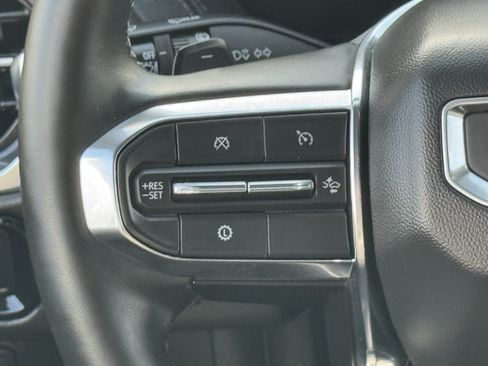 Used 2025 GMC Yukon Denali AWD/4WD image 13