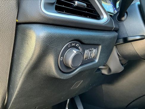 New 2026 Chrysler Voyager LX image 18