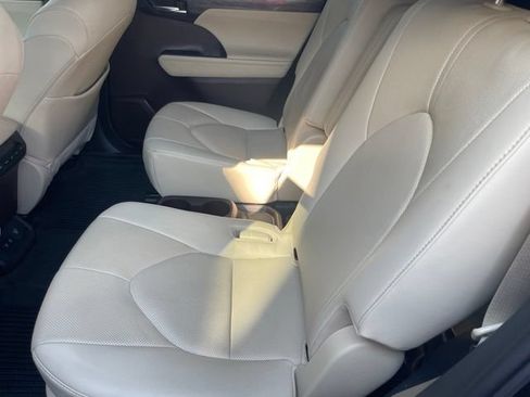 Used 2020 Toyota Highlander Limited AWD/4WD image 38