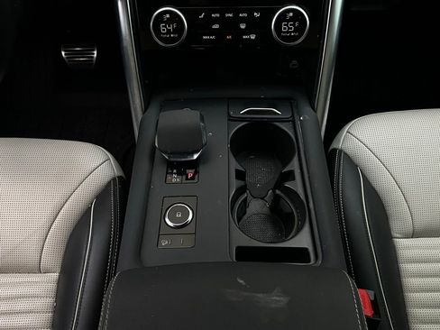 Used 2022 Land Rover Discovery S R-Dynamic image 16