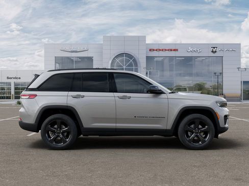 New 2025 Jeep Grand Cherokee Laredo image 21