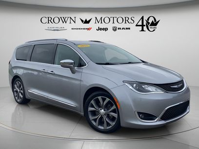 Used 2018 Chrysler Pacifica Limited w/ Tire & Wheel Group