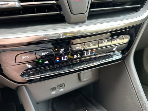 New 2026 Buick Encore GX Avenir w/ Avenir Technology Package FWD image 18