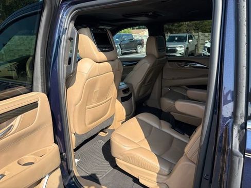 Used 2019 Cadillac Escalade ESV Platinum AWD/4WD image 11