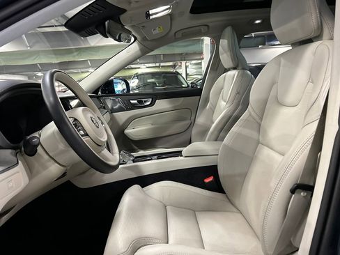 Certified 2025 Volvo XC60 B5 Ultra AWD/4WD image 10