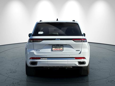 New 2022 Jeep Grand Cherokee Overland w/ Advanced Protech Group III image 5