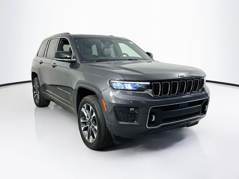 Used 2023 Jeep Grand Cherokee Overland AWD/4WD image 3