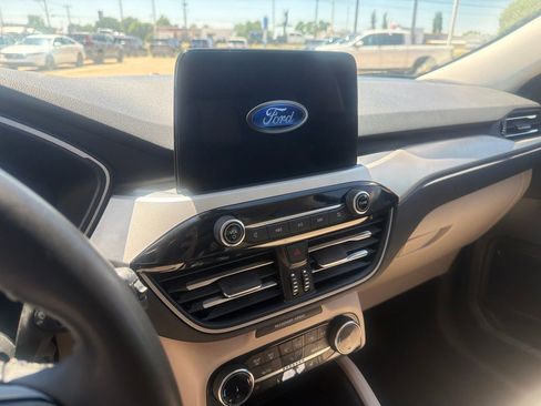 Used 2022 Ford Escape SEL FWD image 10