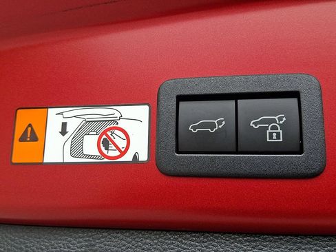 Used 2025 Toyota Corolla Cross AWD Hybrid w/ Convenience Package image 29