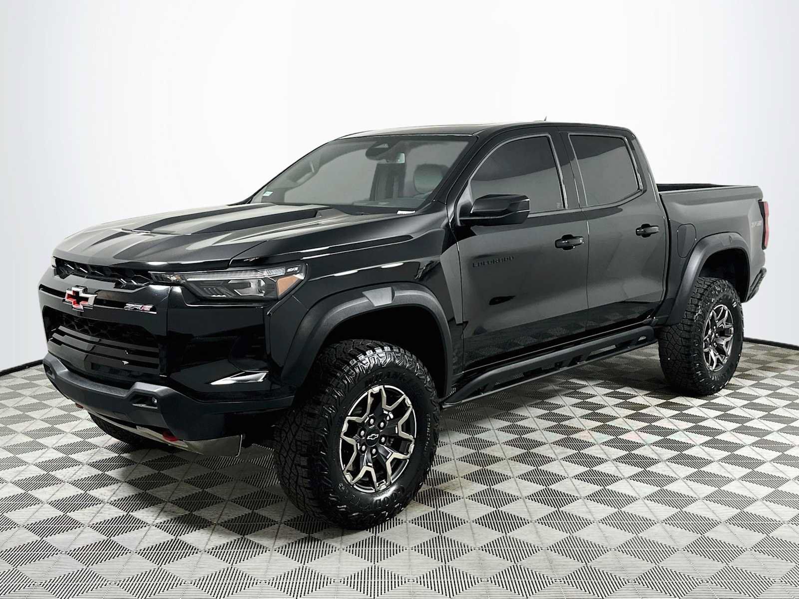 Used 2024 Chevrolet Colorado ZR2 AWD/4WD image 3
