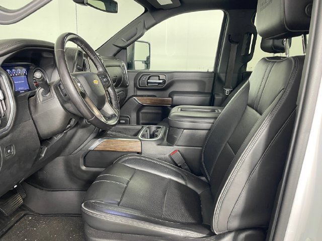 Used 2022 Chevrolet Silverado 3500 High Country w/ Safety Package II AWD/4WD image 2
