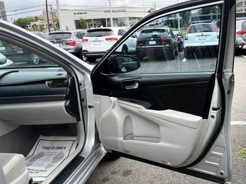Used 2014 Toyota Camry LE FWD image 31