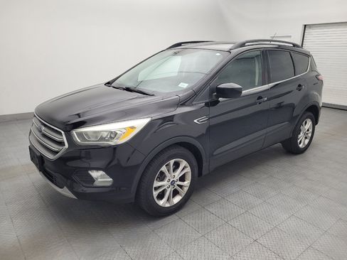 Used 2017 Ford Escape SE w/ Equipment Group 201A FWD image 2