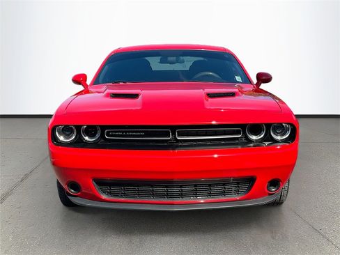 Certified 2015 Dodge Challenger SXT image 2