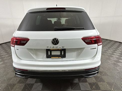 Used 2022 Volkswagen Tiguan SE AWD/4WD image 3