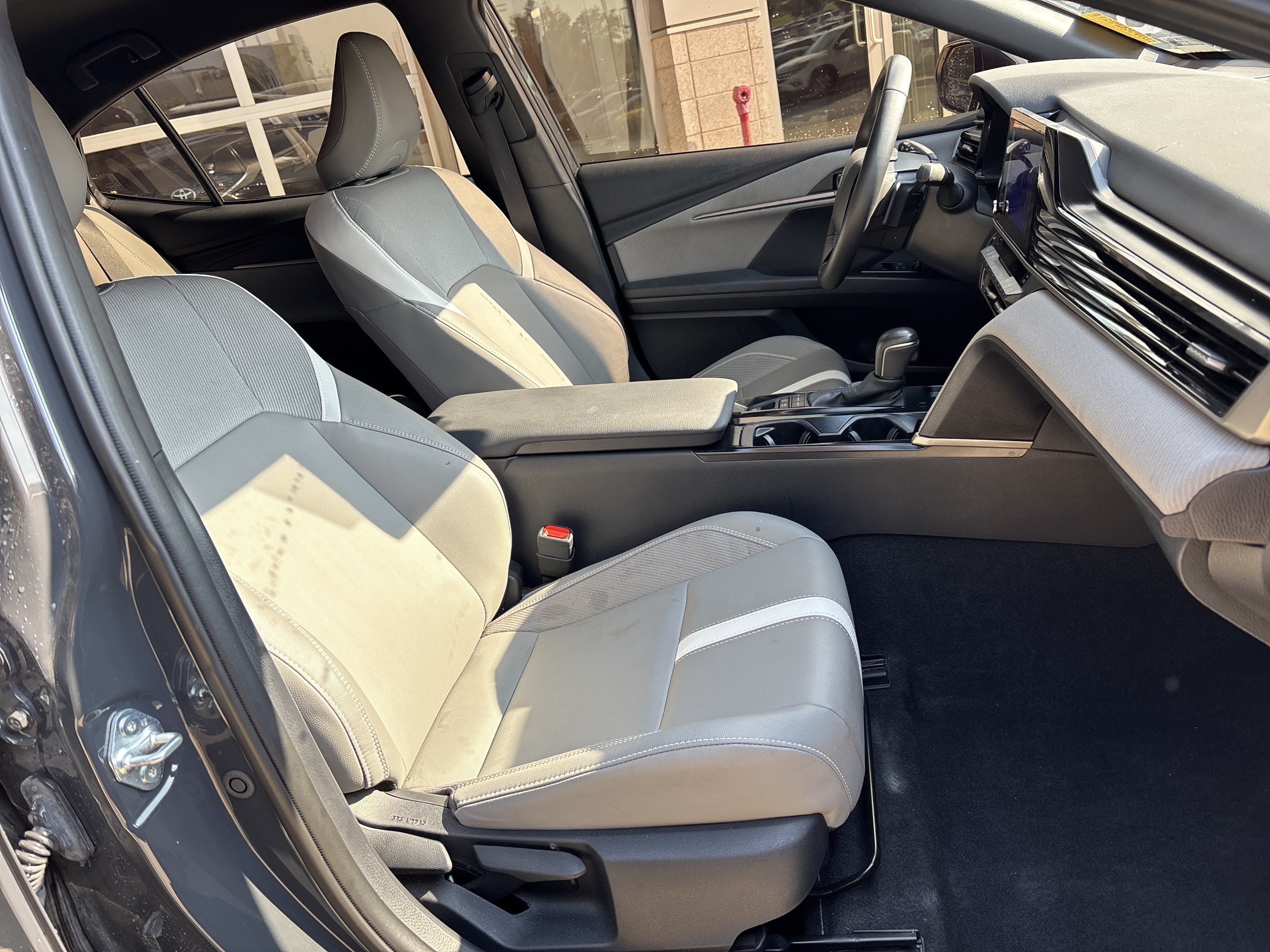Used 2025 Toyota Camry SE FWD image 27