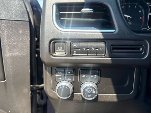 Used 2021 GMC Yukon XL SLT AWD/4WD image 16