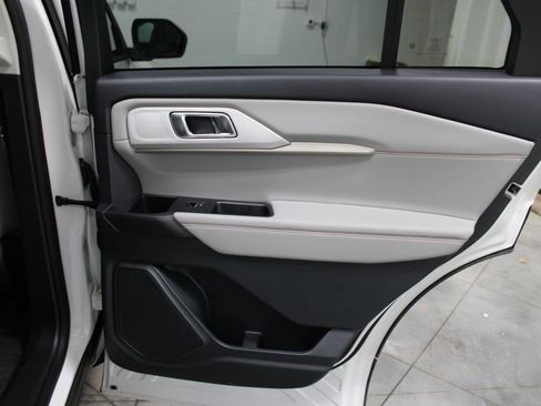 Used 2025 Ford Explorer Active w/ Active Comfort Package image 32