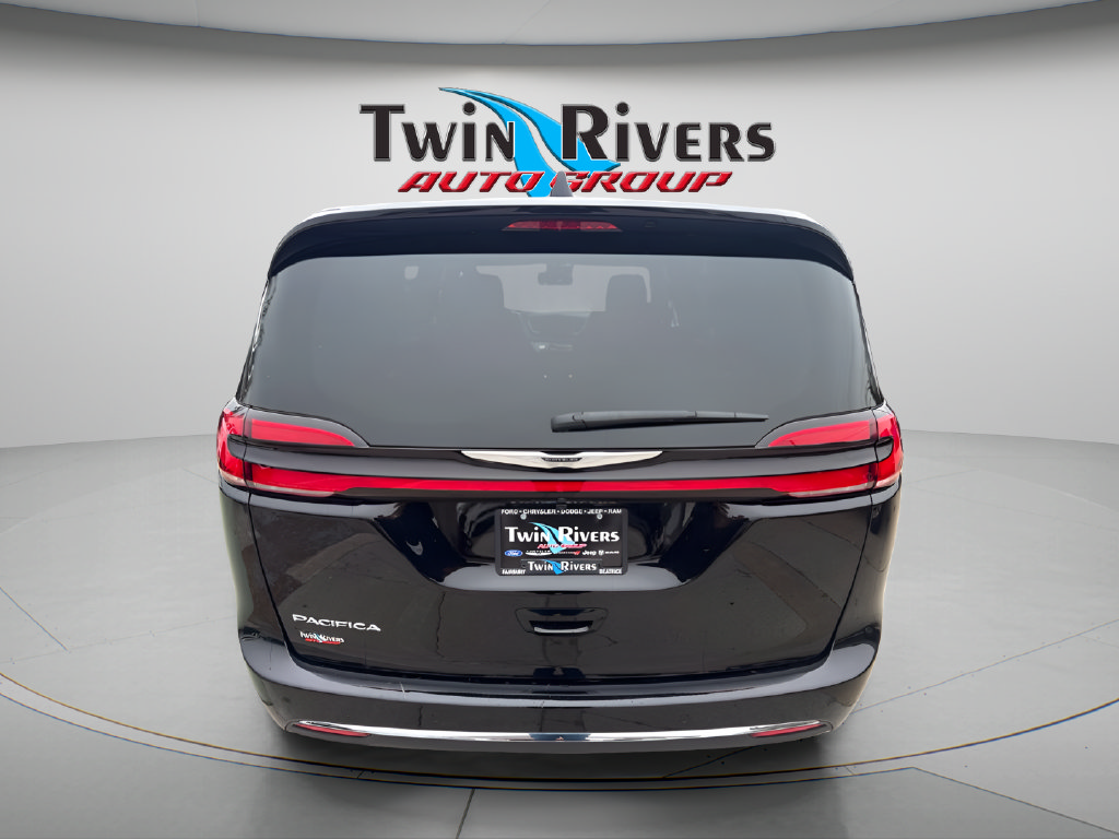 Used 2026 Chrysler Pacifica Select FWD image 3
