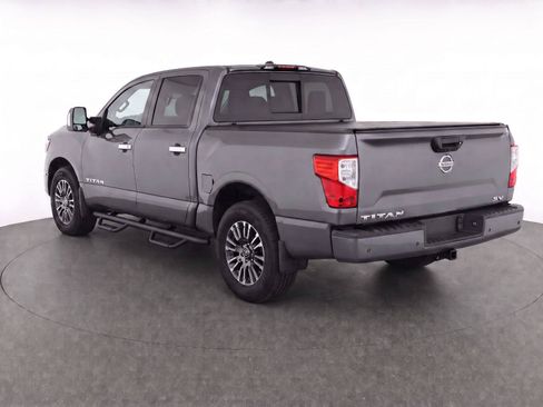 Used 2021 Nissan Titan SV w/ SV Convenience Package RWD image 3
